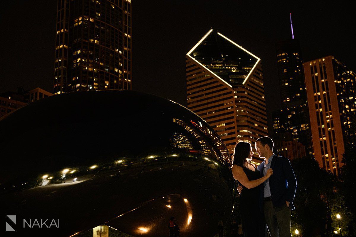 best chicago engagement photographer millennium park at night bean