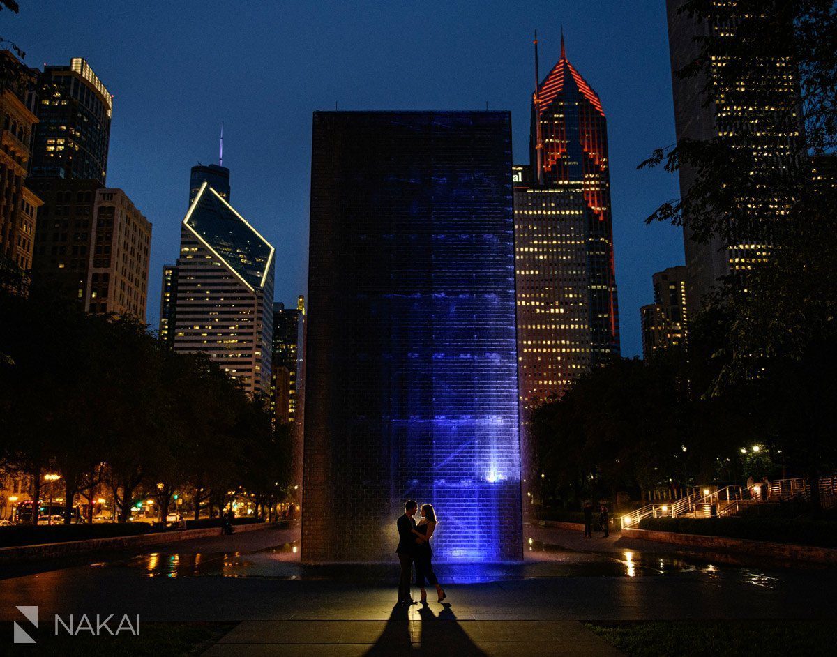 best chicago engagement photographer millennium park at night crown fountain