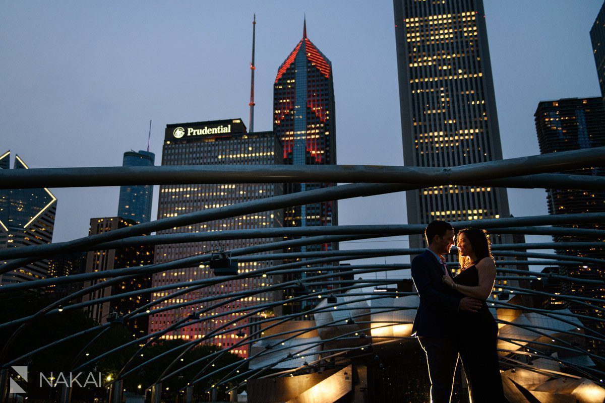 best chicago engagement photos millennium park at night pritzker pavilion