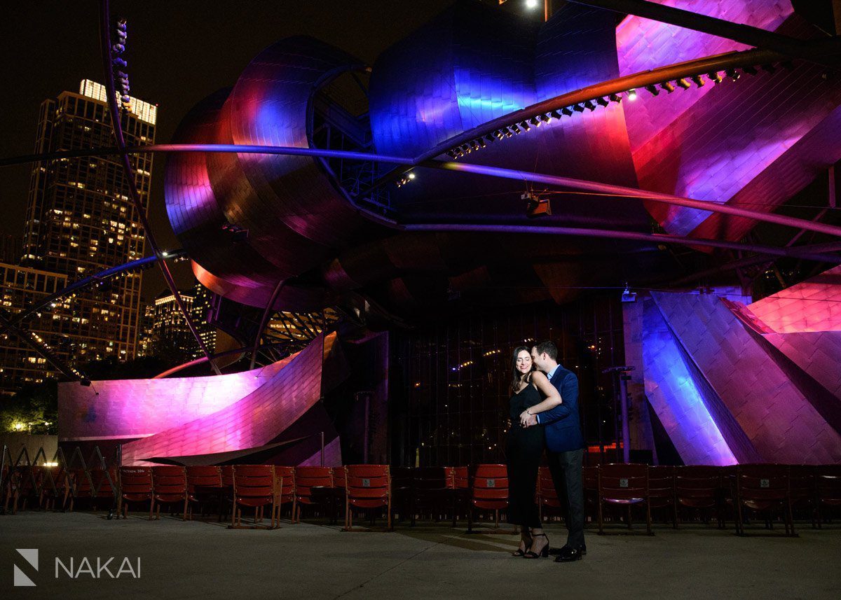 best chicago engagement photos millennium park at night pritzker pavilion
