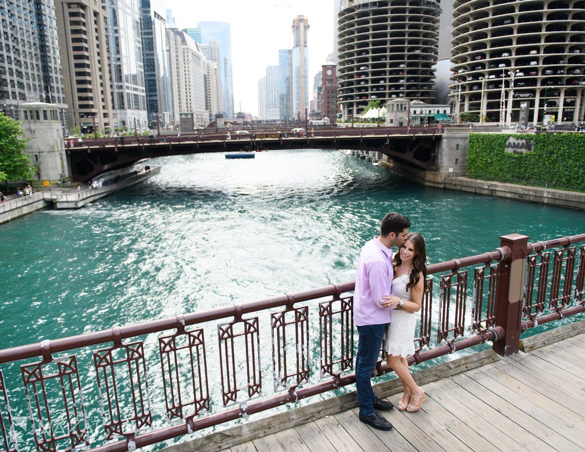 riverwalk chicago best engagement pictures