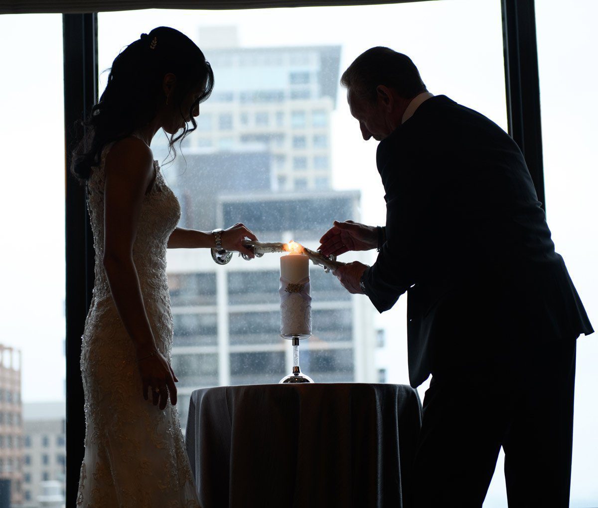 ritz Carlton Chicago wedding picture lakeside ceremony bride