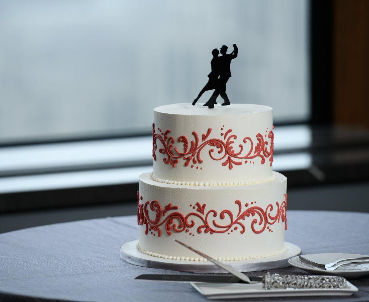 ritz Carlton Chicago wedding photo lakeside reception tango cake