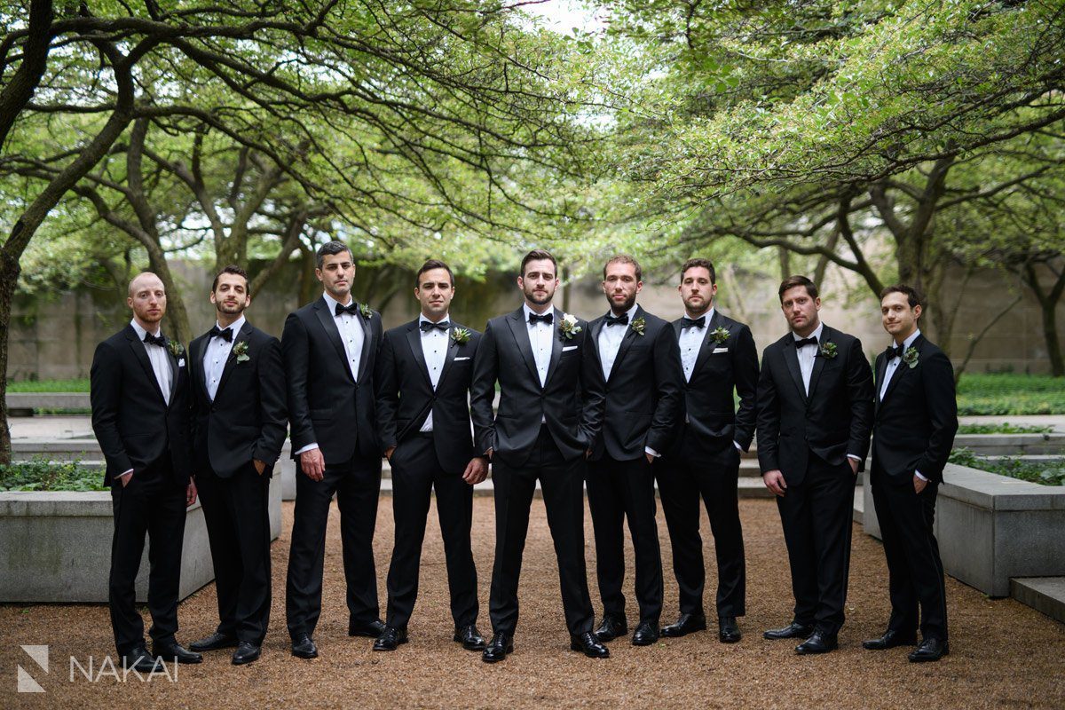 chicago art institute wedding picture best groomsmen