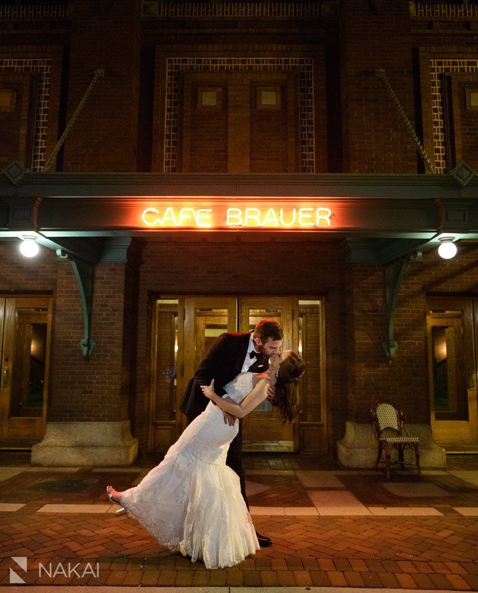cafe Brauer wedding photo kiss at night