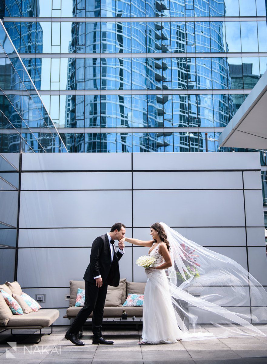 loews chicago hotel wedding photo bride groom downtown luxury rooftop