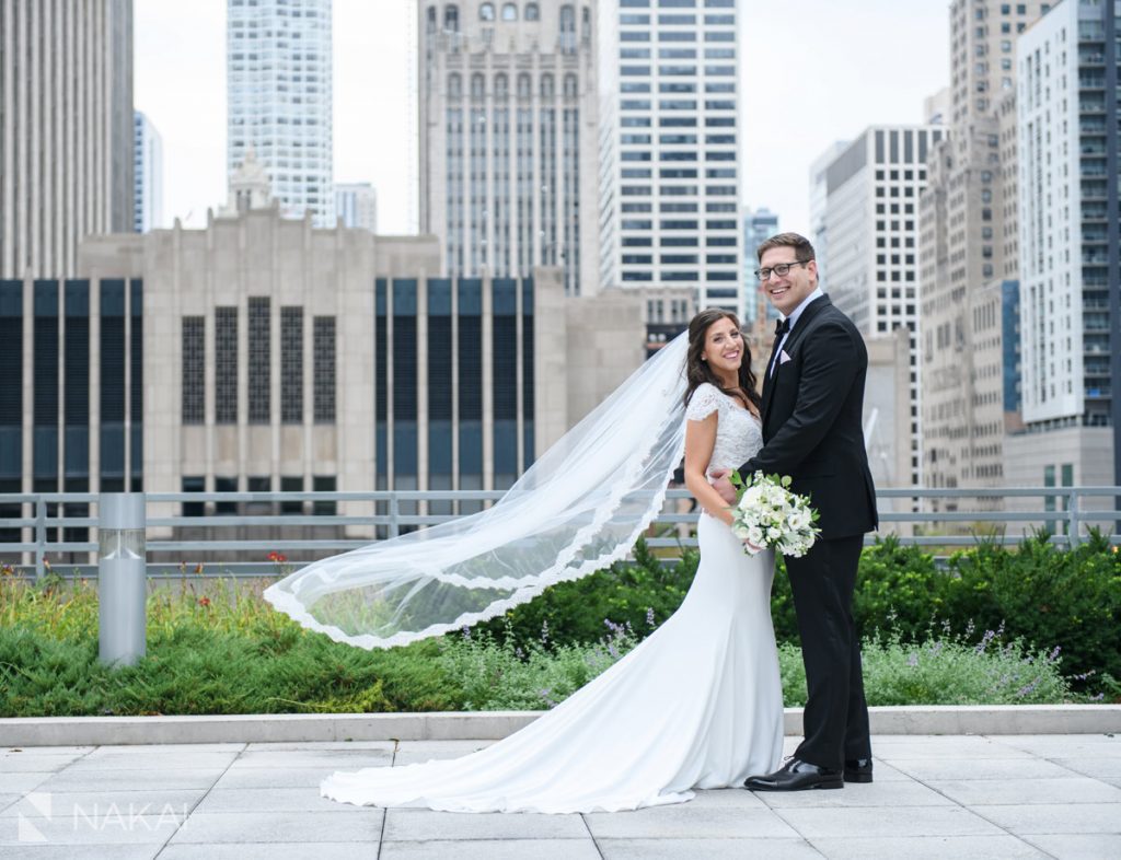 downtown chicago loews wedding photos bride groom