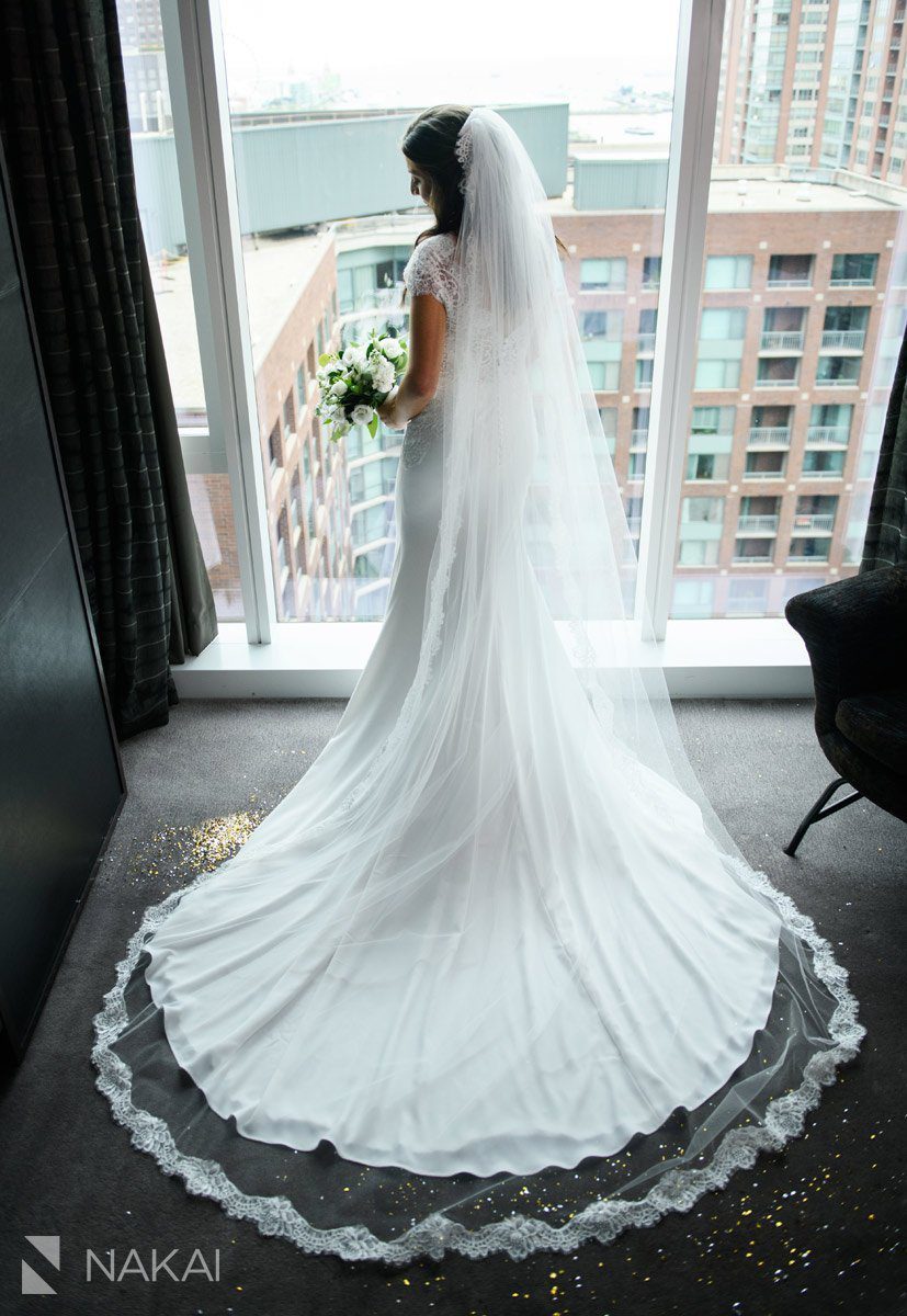 chicago loews downtown wedding pictures getting ready 
