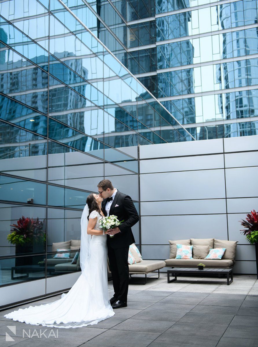 chicago loews downtown wedding pictures bride groom