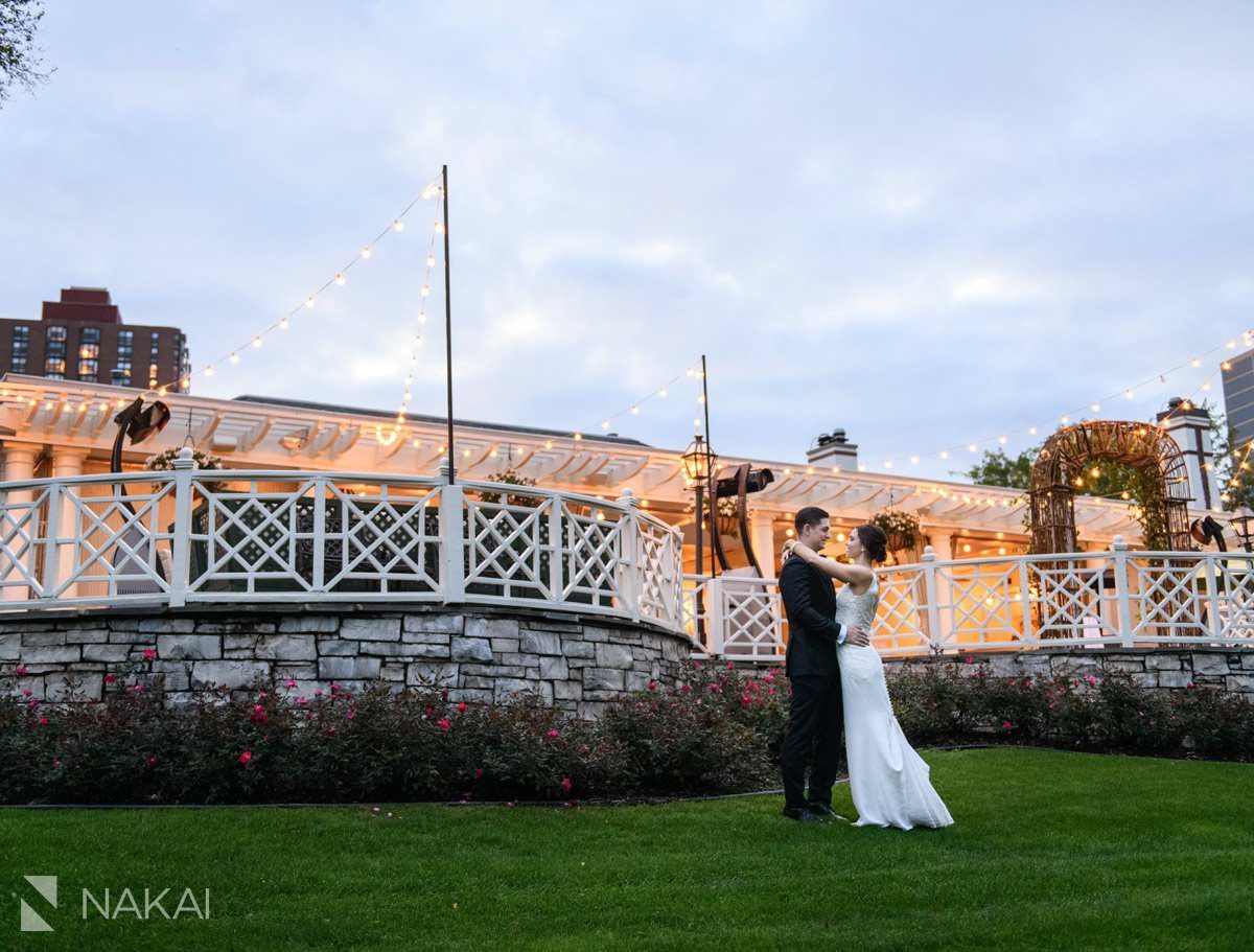 saddle cycle club chicago wedding photos bride groom 