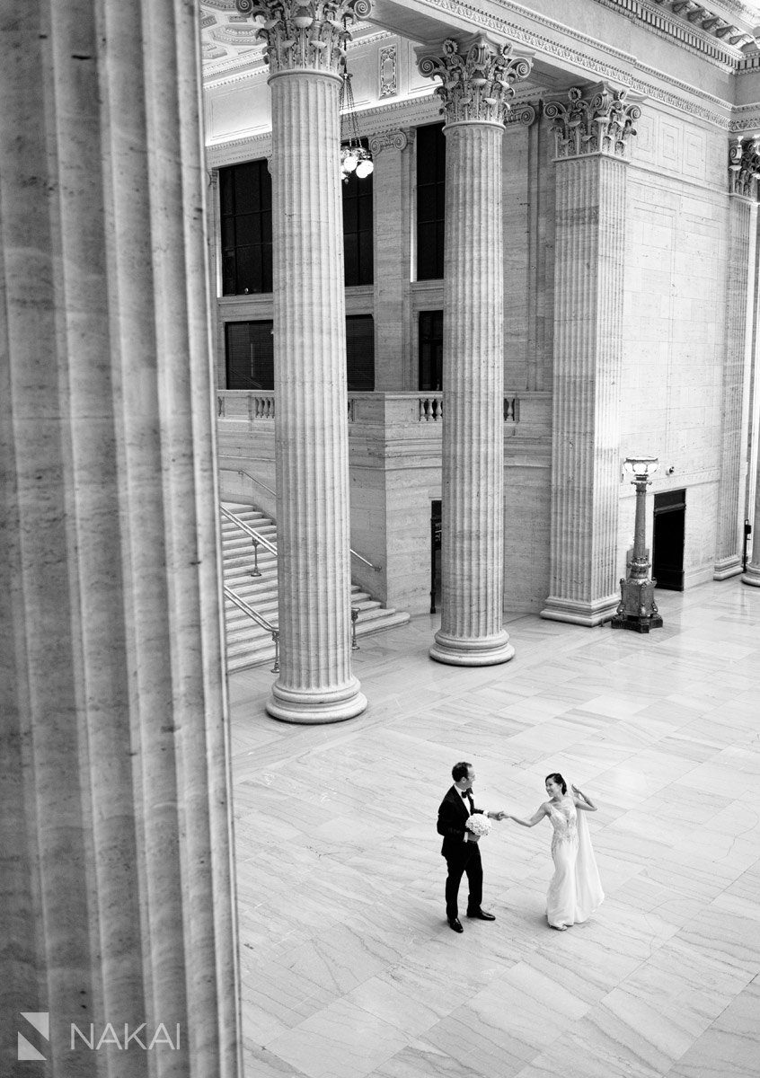 union station wedding photo chicago bride groom