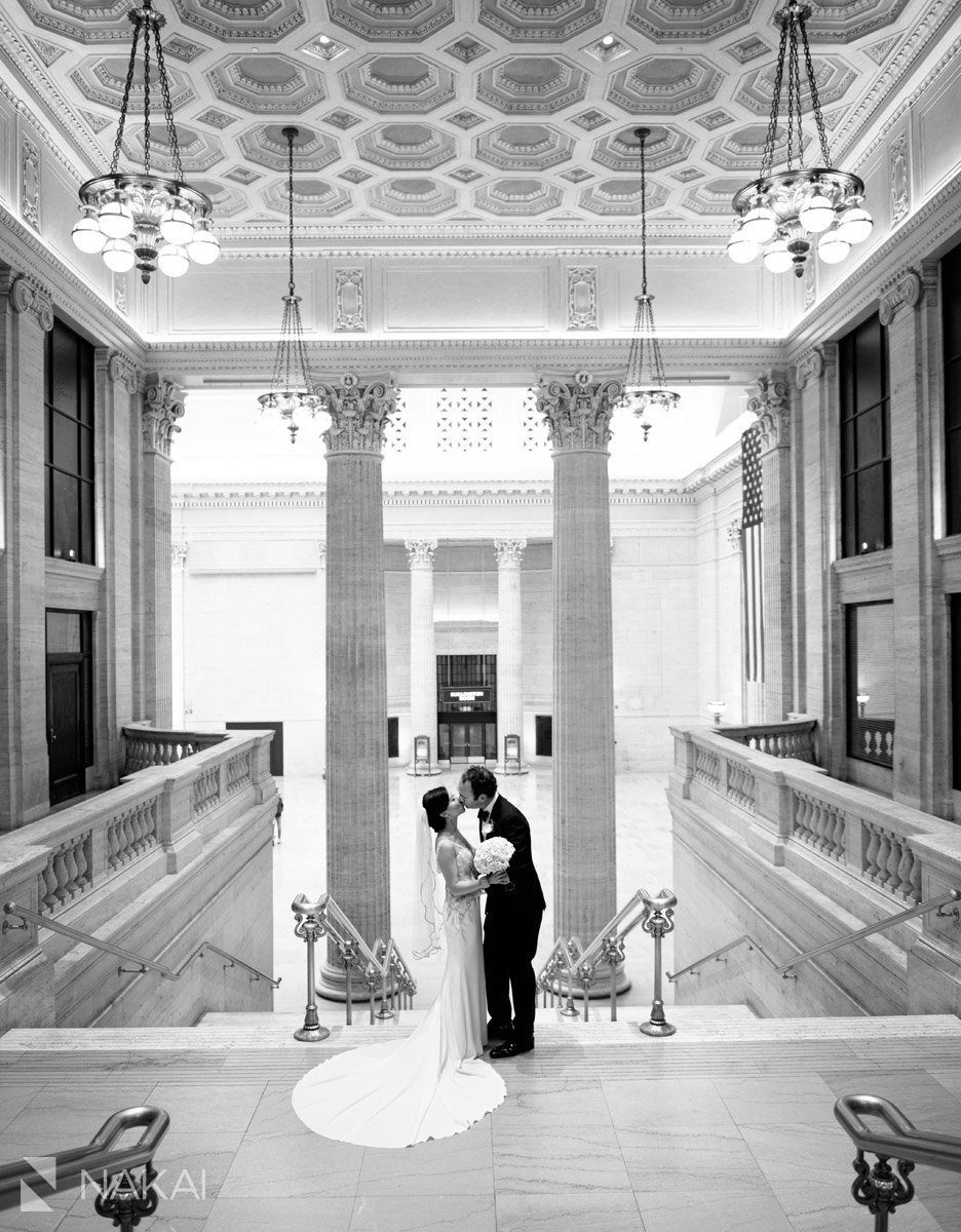 best chicago architecture wedding photos union station bride groom