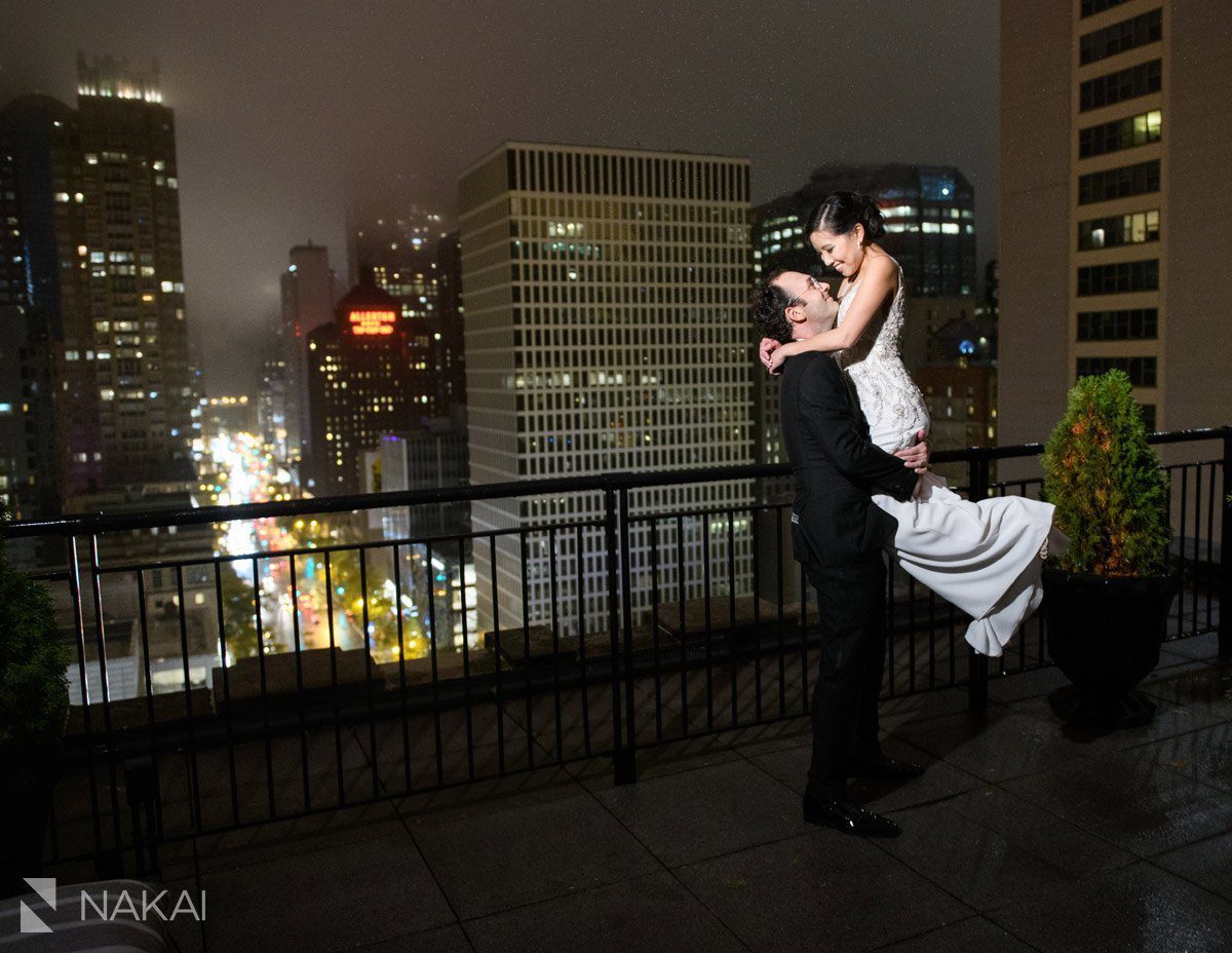 best Gwen hotel wedding photo chicago bride groom rooftop