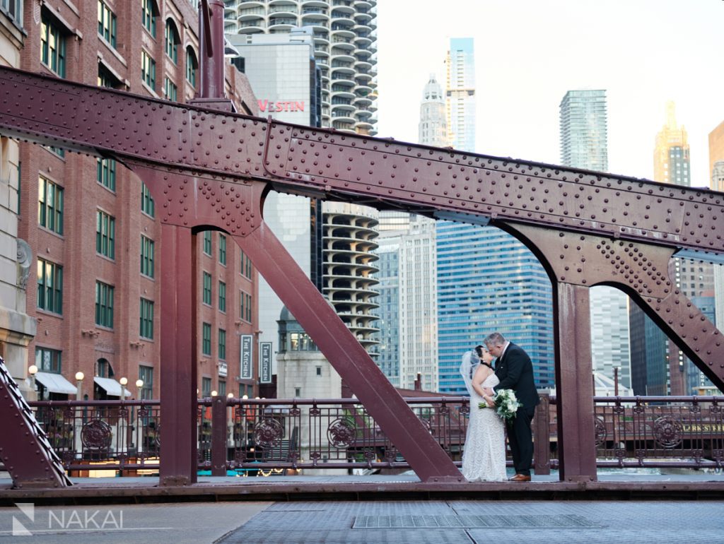 chicago intimate wedding pictures bridges