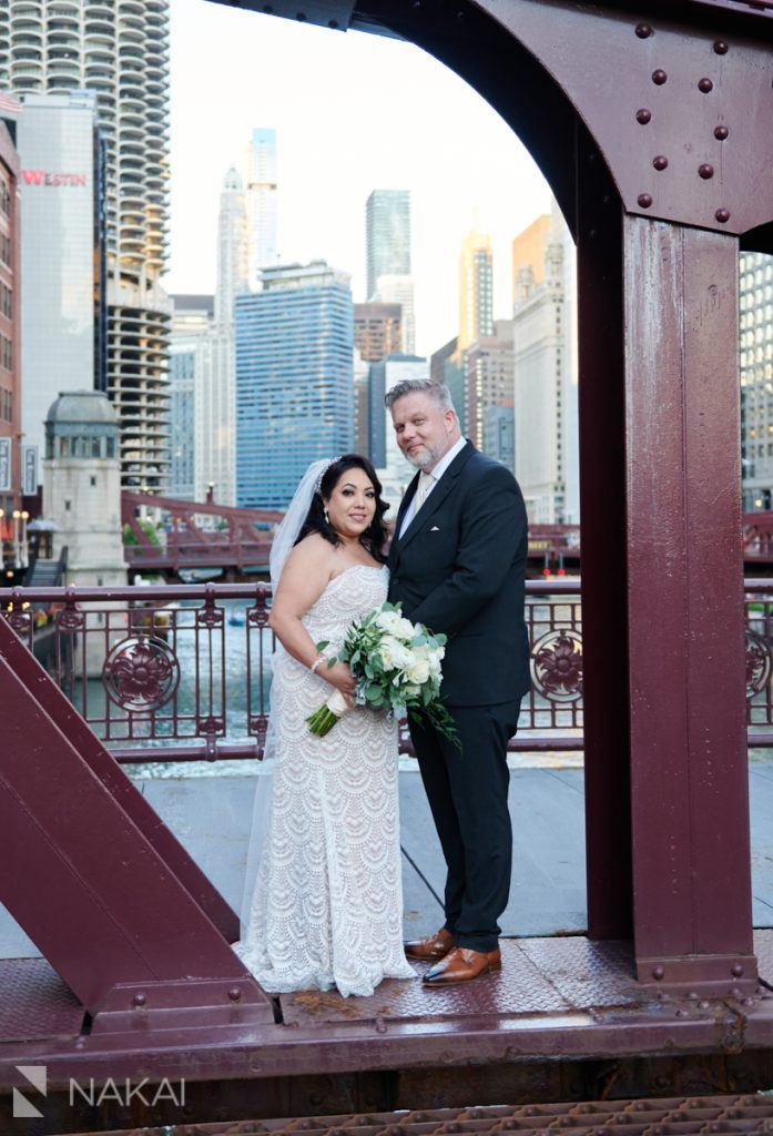 chicago intimate wedding photos bridges