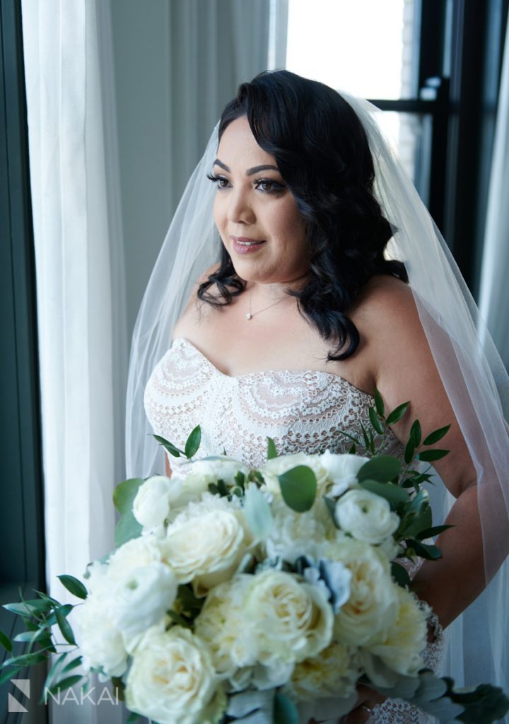 chicago intimate wedding pictures robey hotel getting ready