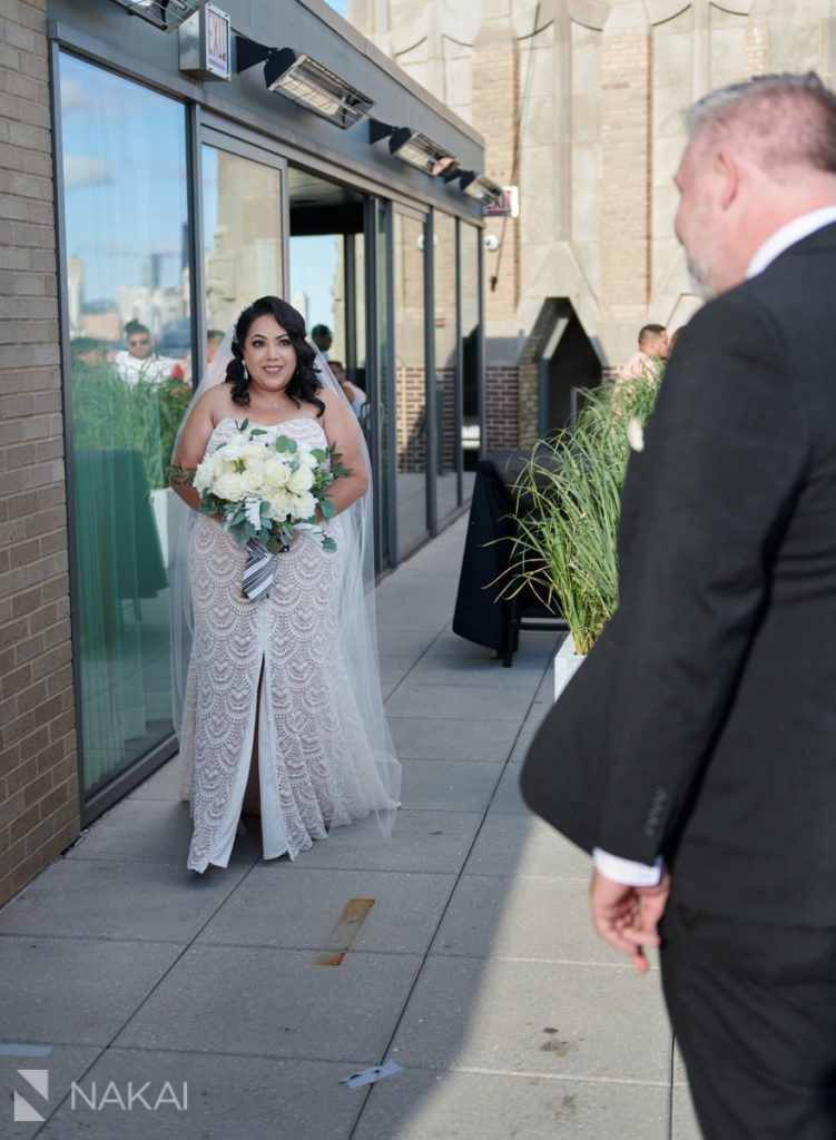 chicago intimate wedding pictures robey hotel