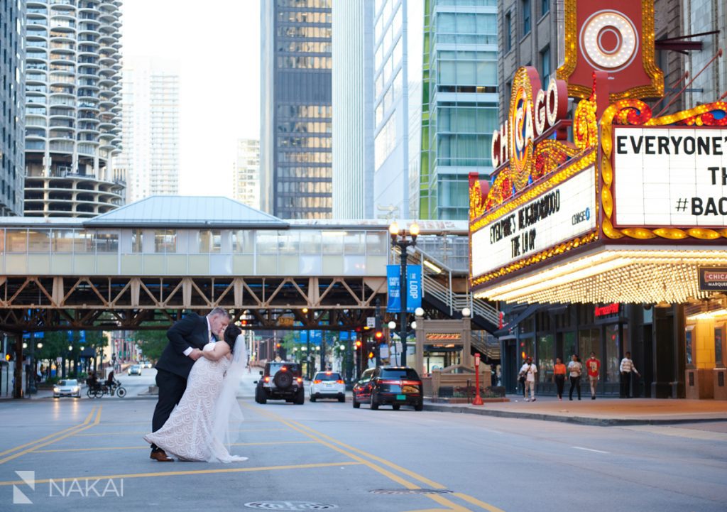 chicago intimate wedding pictures chicago theatre sign