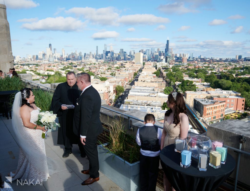 chicago intimate wedding pictures robey rooftop
