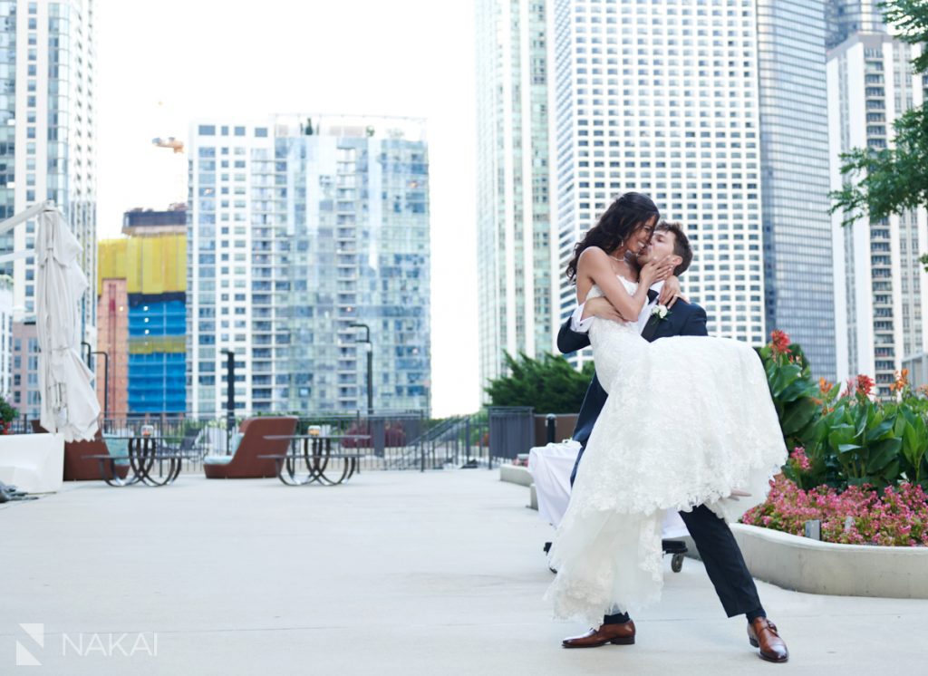covid wedding pictures chicago Radisson blu outdoor rooftop