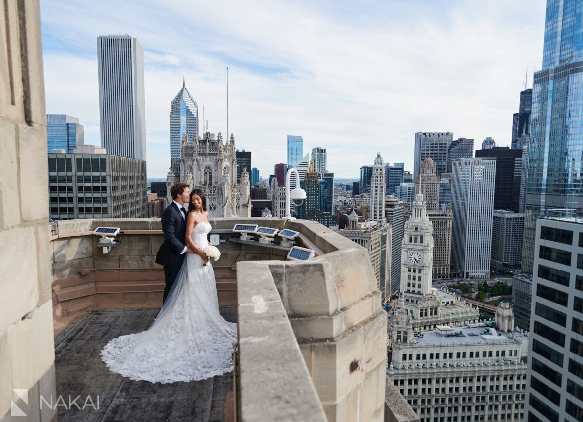 elopement-chicago-photo-on-rooftop
