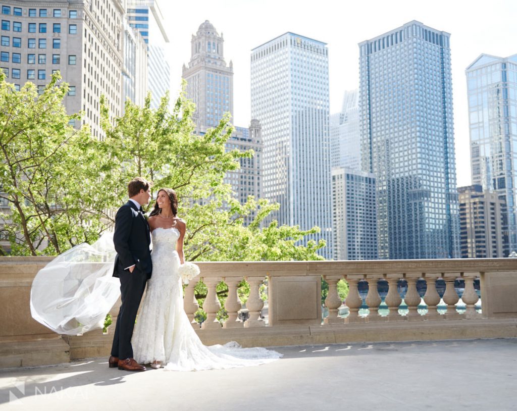 best chicago wedding pictures Wrigley building 