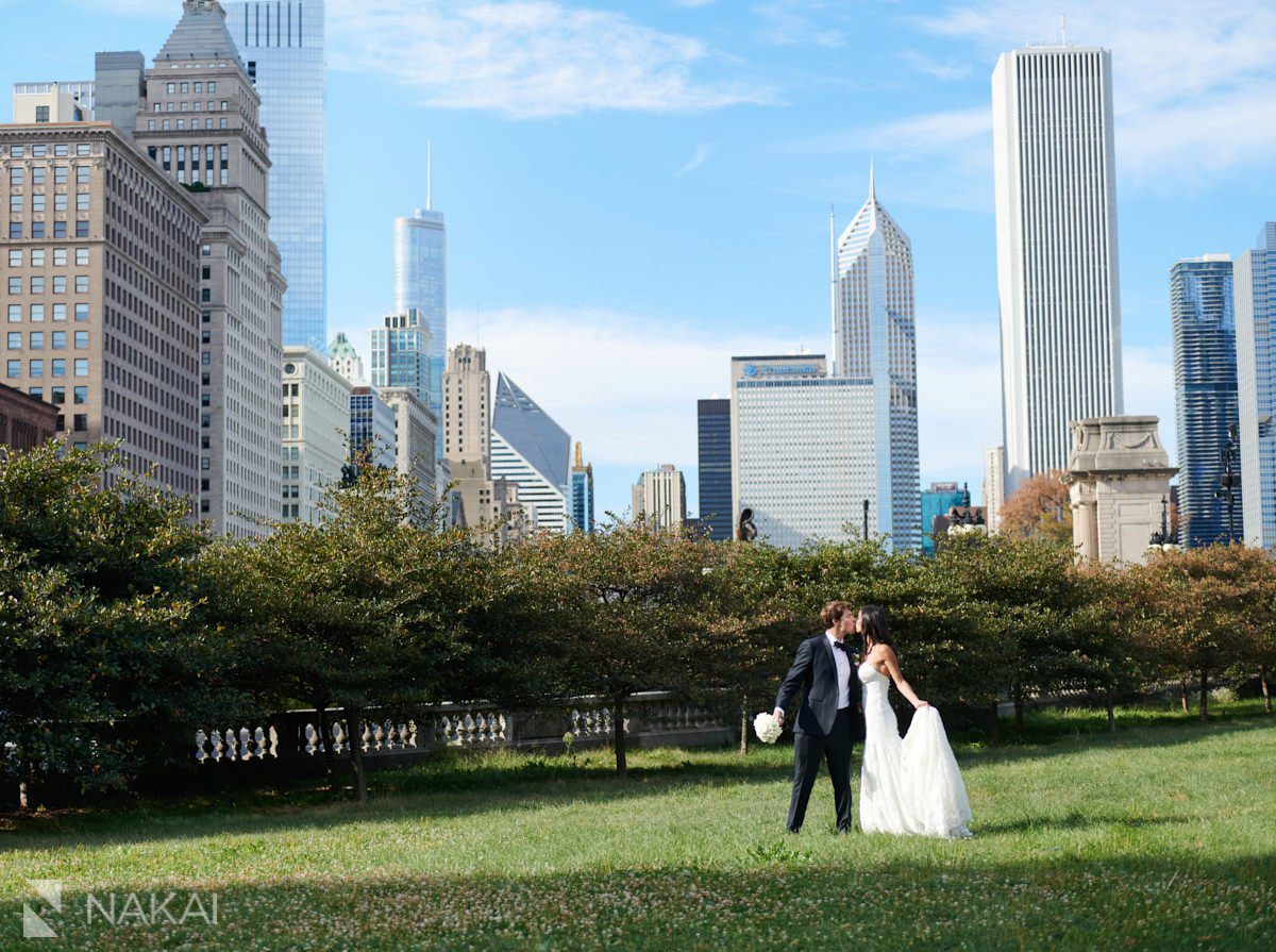 elopement chicago wedding photo in south loop kiss bride and groom