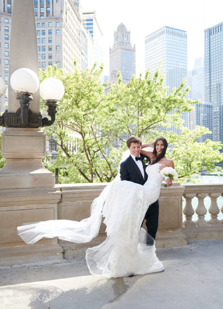 best chicago wedding photos Wrigley building 