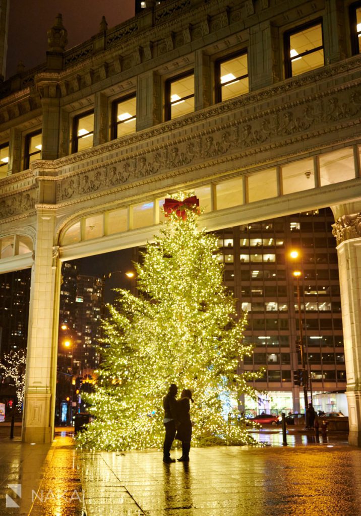 chicago winter proposal photographer Christmas tree picture Wrigley building