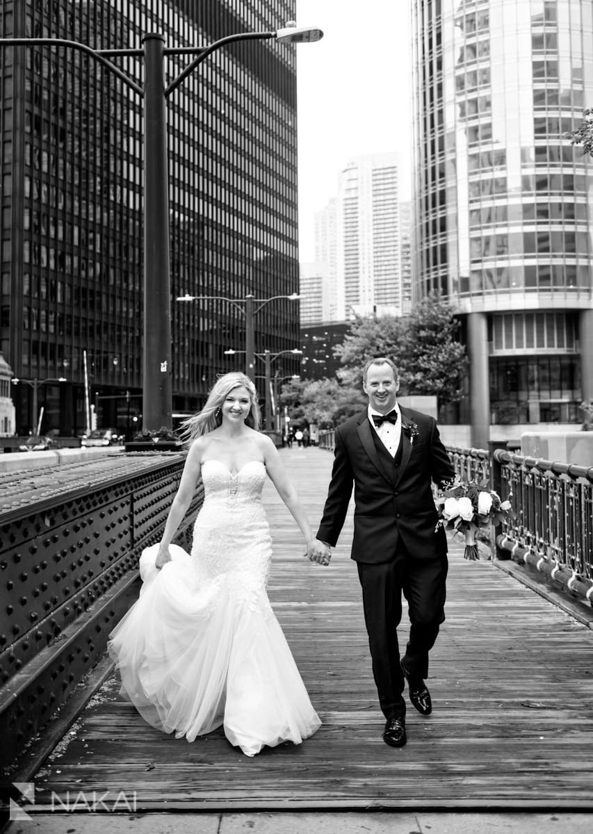riverwalk chicago wedding photos bride and groom