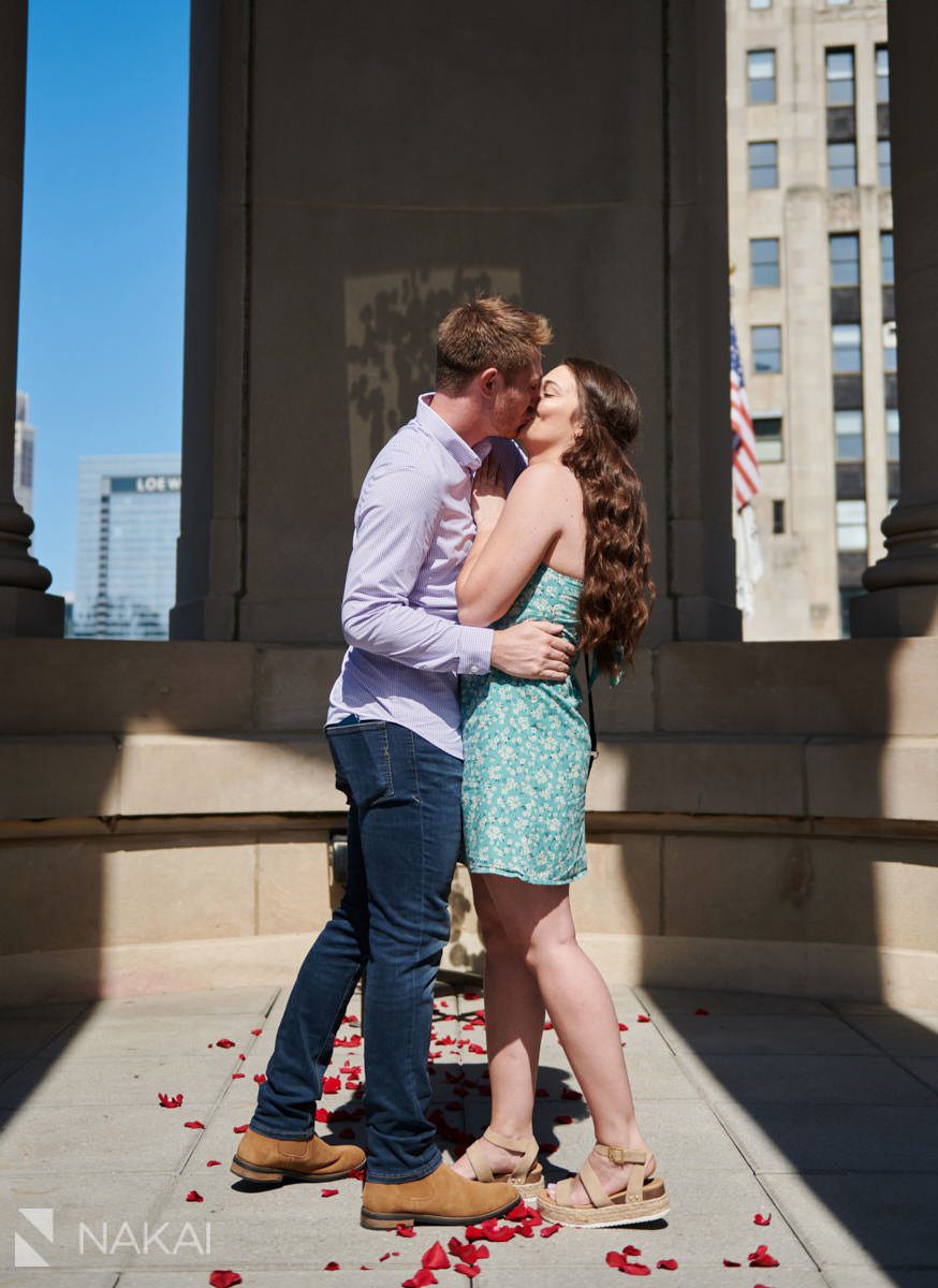 best chicago proposal spots photographer londonhouse