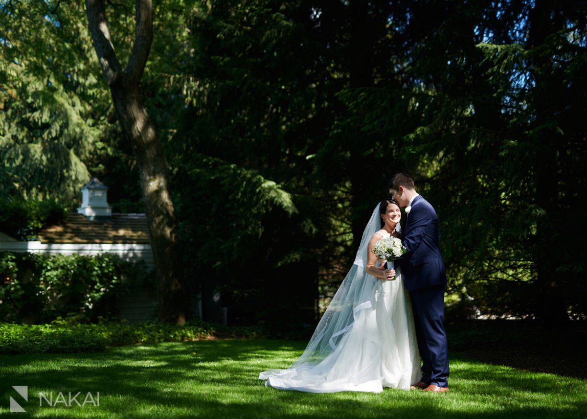 chicago north shore wedding pictures bride groom backyard