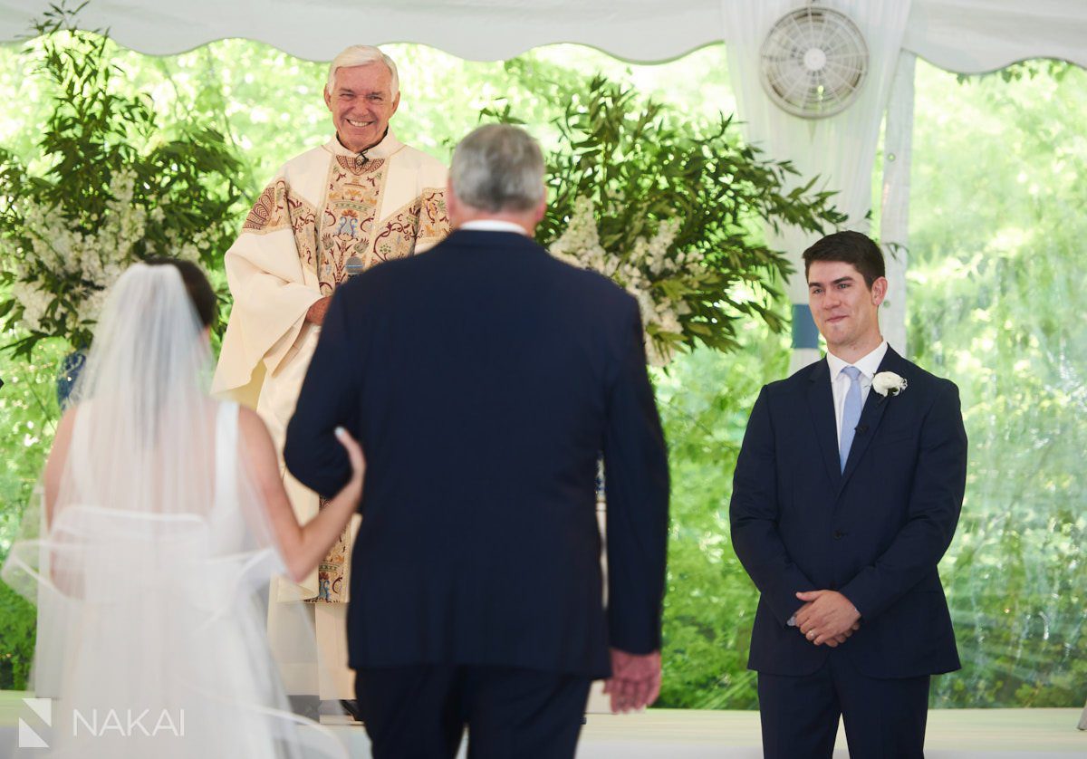 chicago north shore wedding pictures backyard ceremony