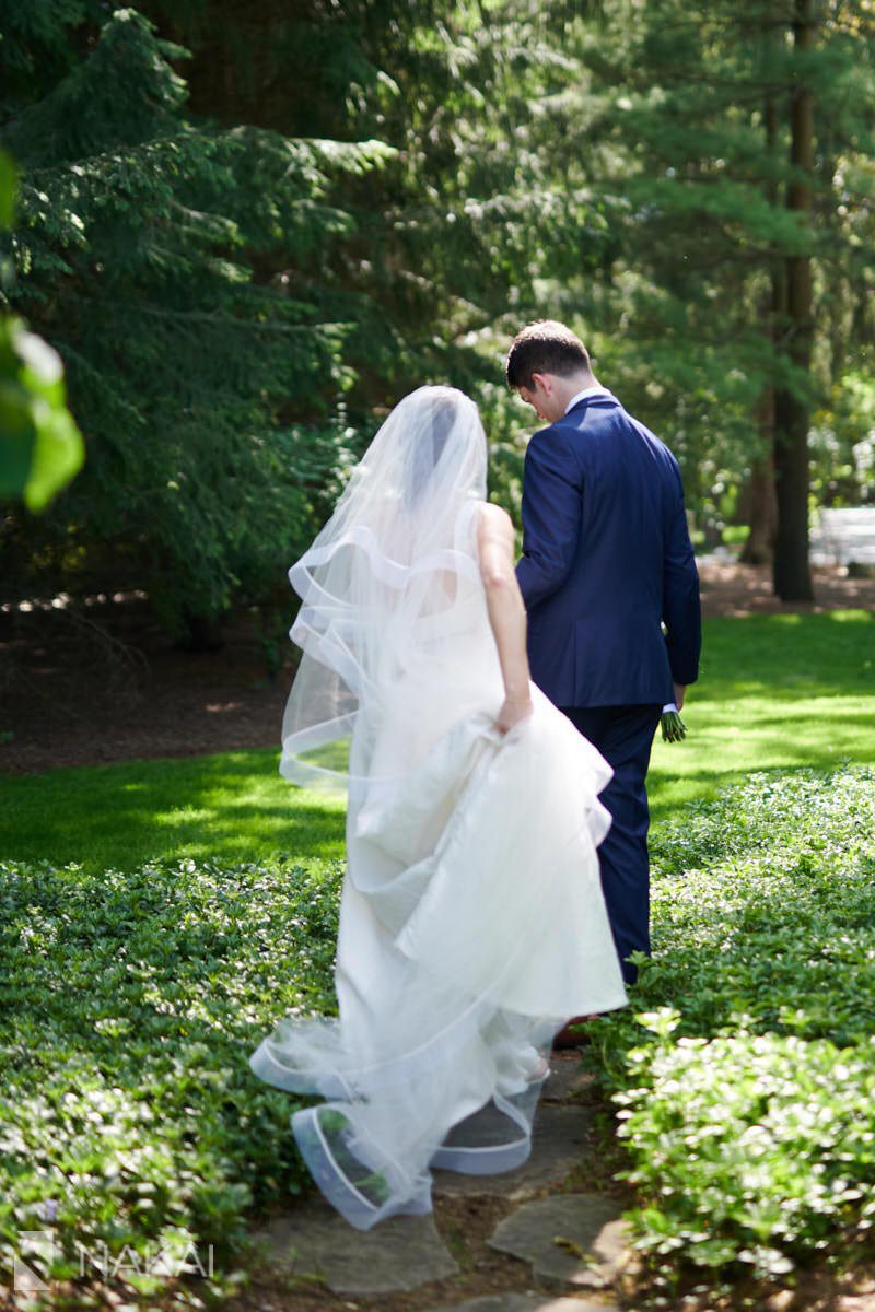 chicago north shore wedding pictures bride groom backyard