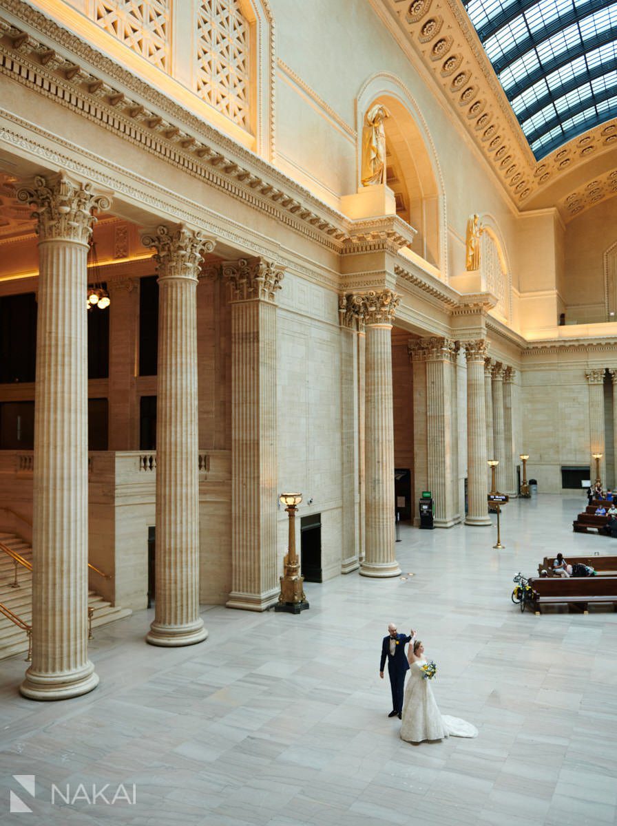 chicago union station wedding photographer bride groom