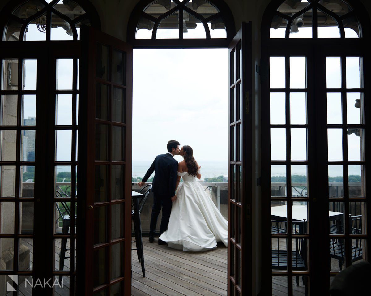 chicago university club wedding photographer balcony