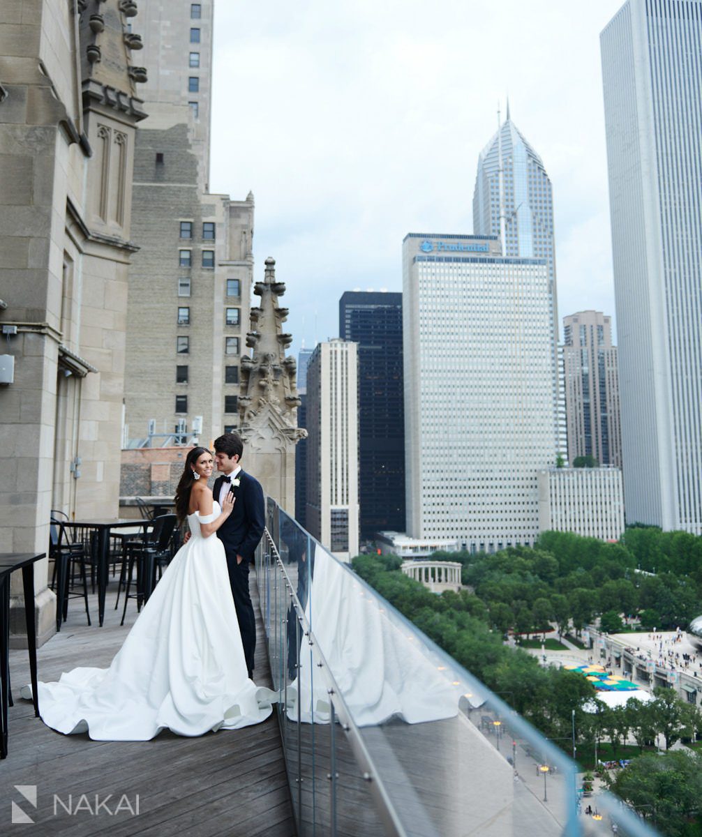 chicago university club wedding photos balcony
