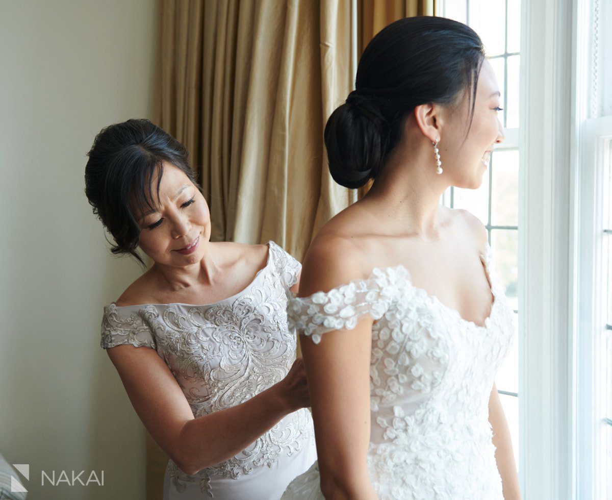 university club of chicago wedding photographer getting ready