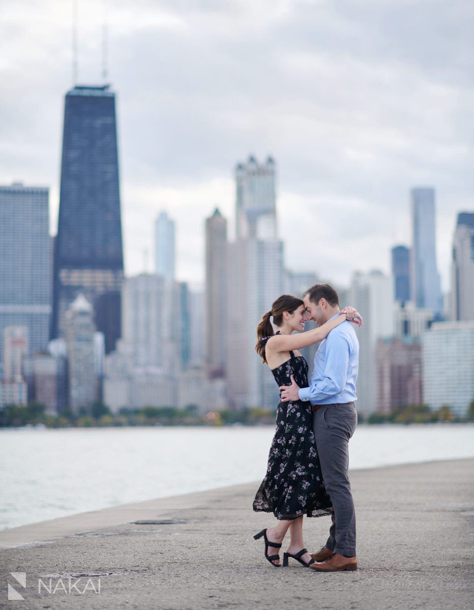 fun chicago engagement photos north ave skyline