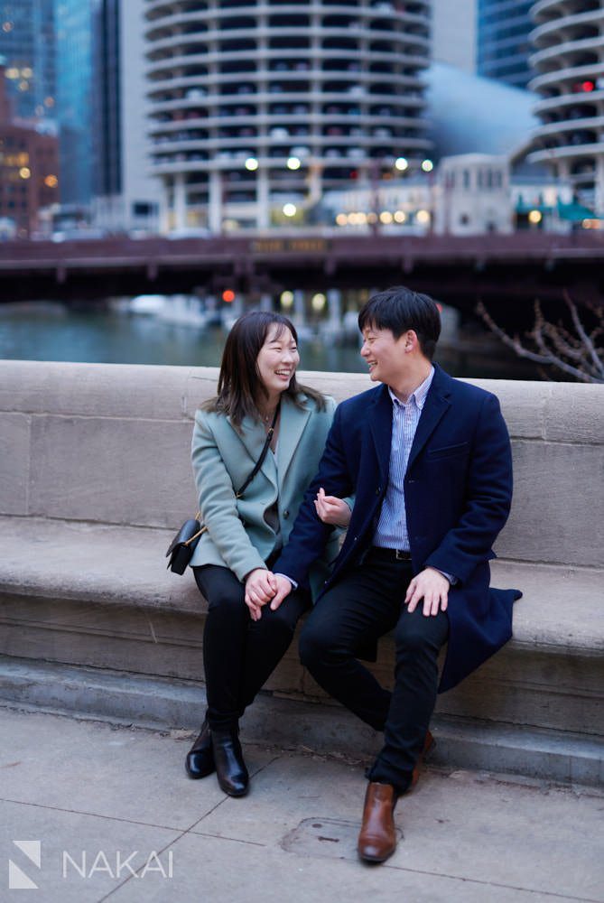 downtown chicago engagement photos riverwalk