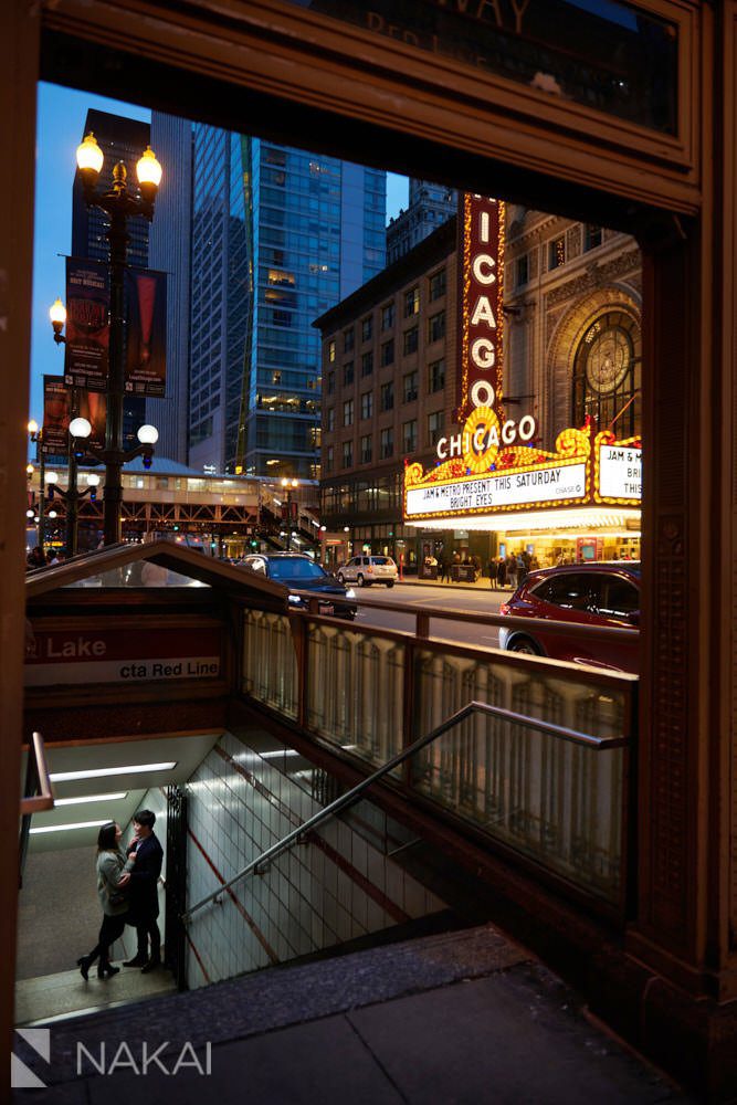 downtown chicago engagement photos theatre sign