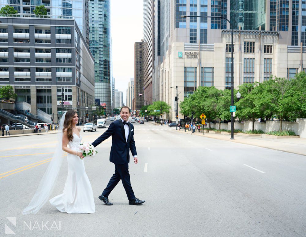 loews chicago wedding photos crossing street