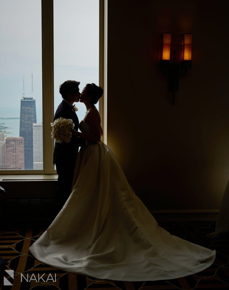 midamerica club wedding pictures aon center bride groom