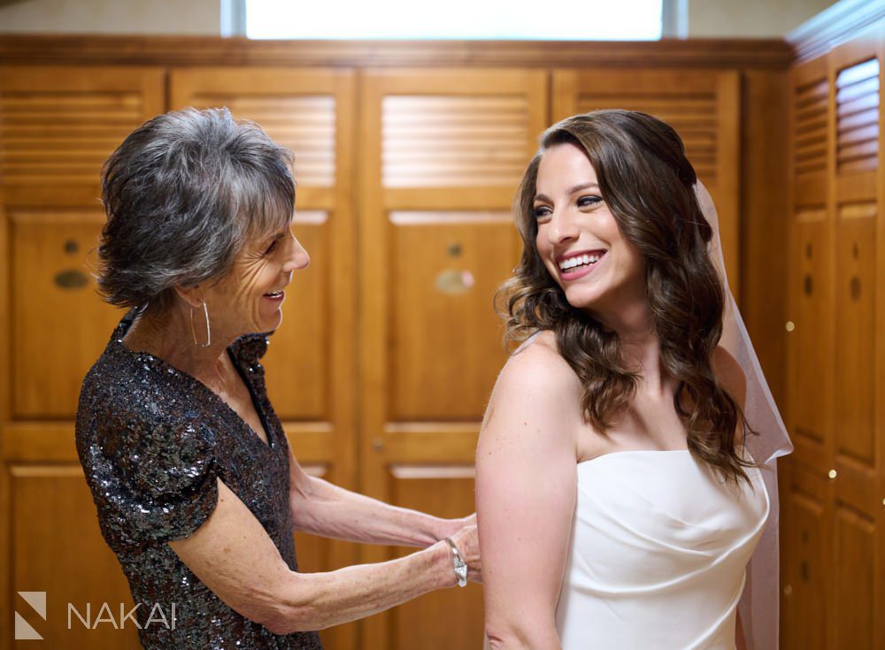 twin orchard country club wedding photos getting ready bride