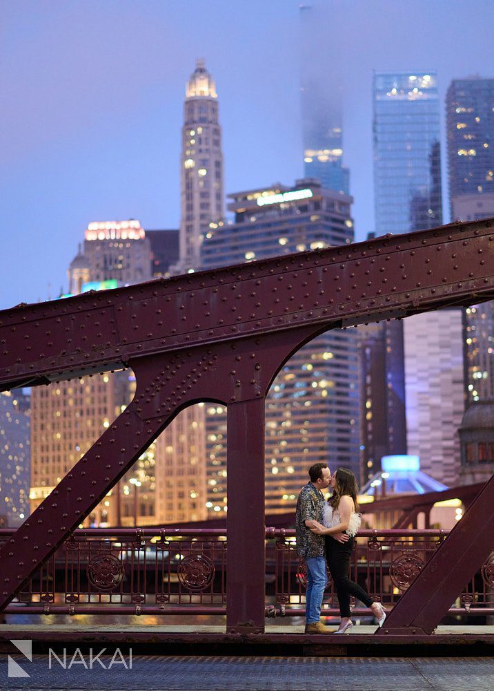 engagement photos in chicago night time bridges