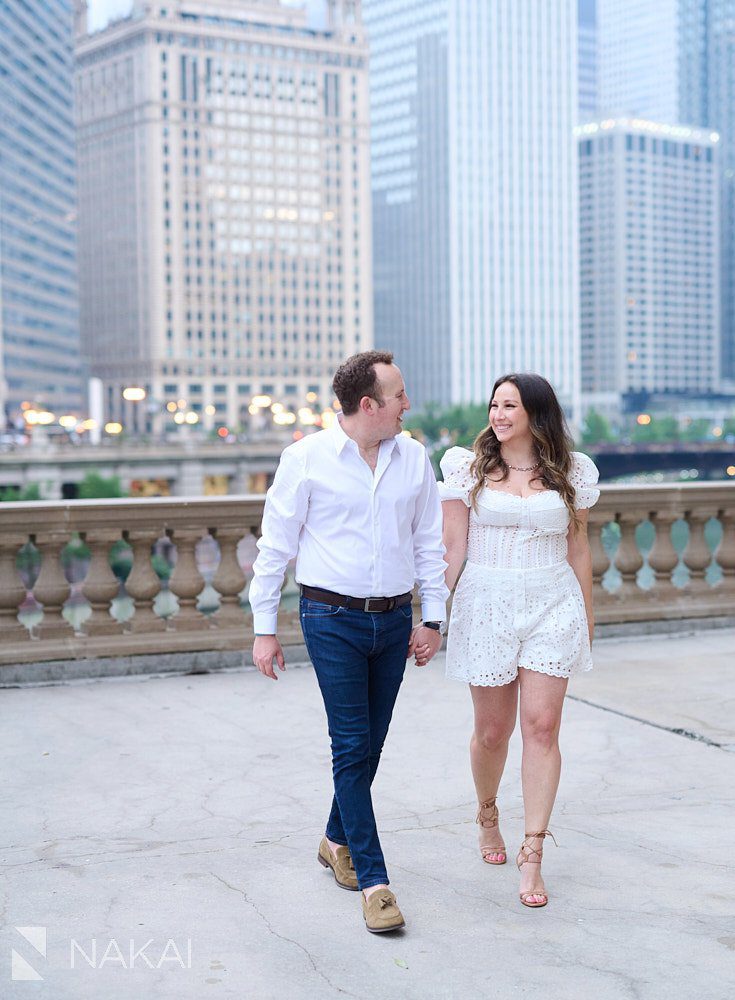 engagement photos in chicago Wrigley building