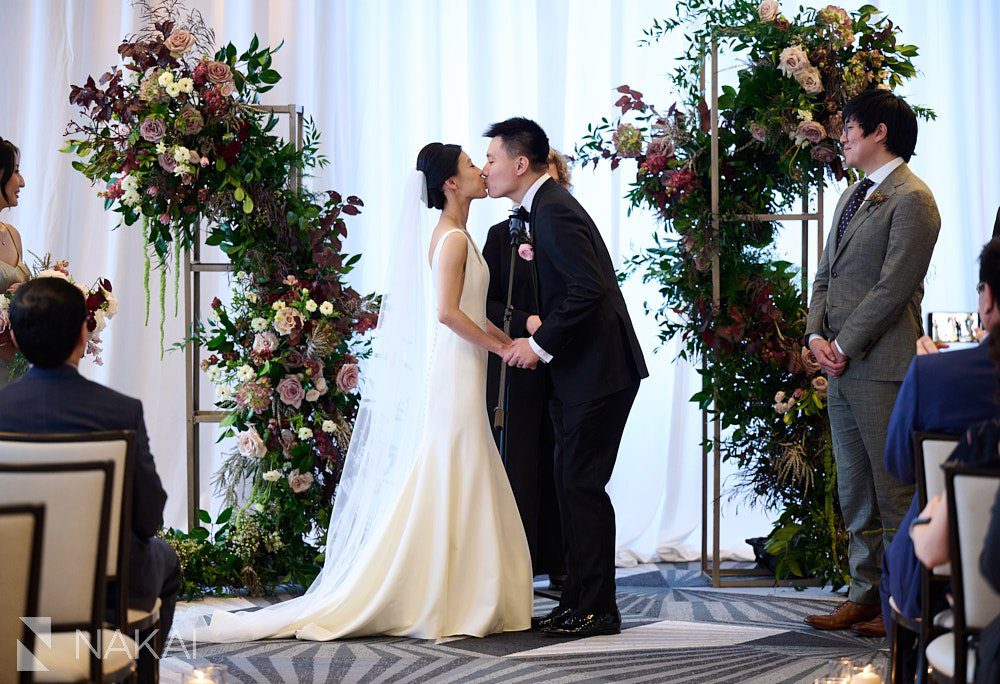 Kimpton gray hotel wedding photos ceremony kiss