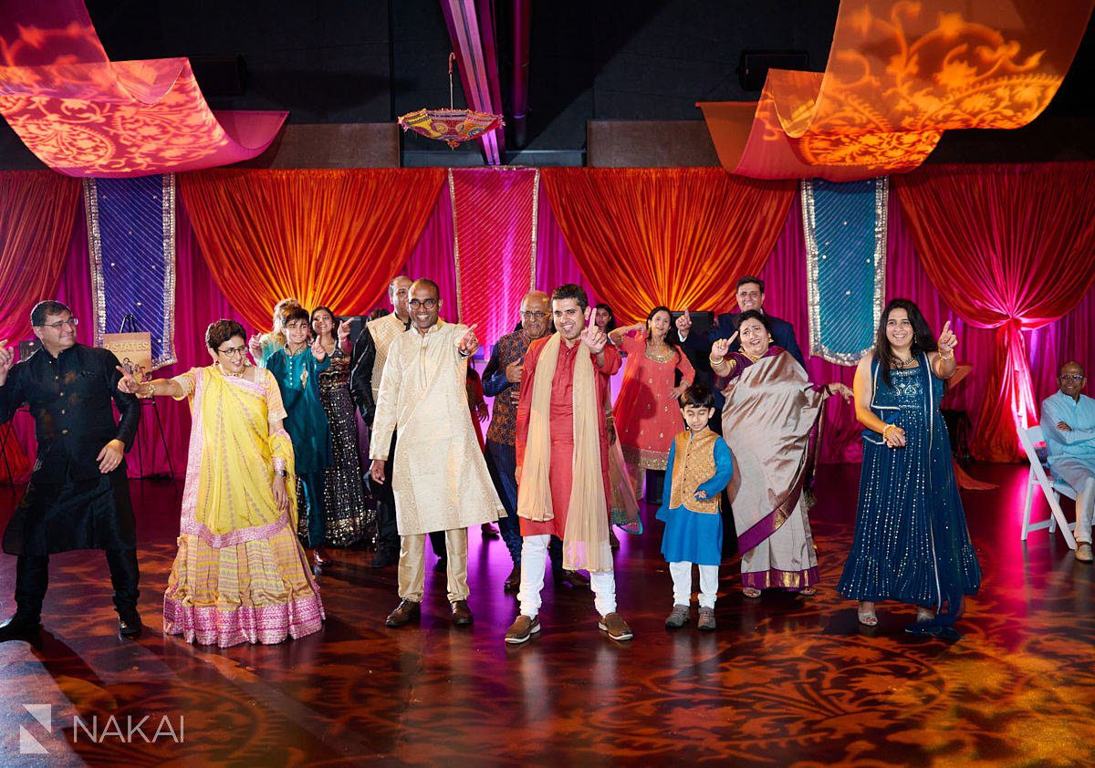 chicago sangeet photos family dancing 