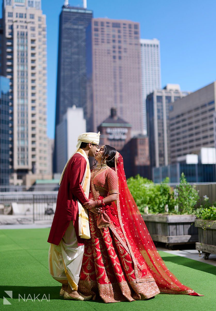 chicago Indian wedding photos Marriott mag mile rooftop