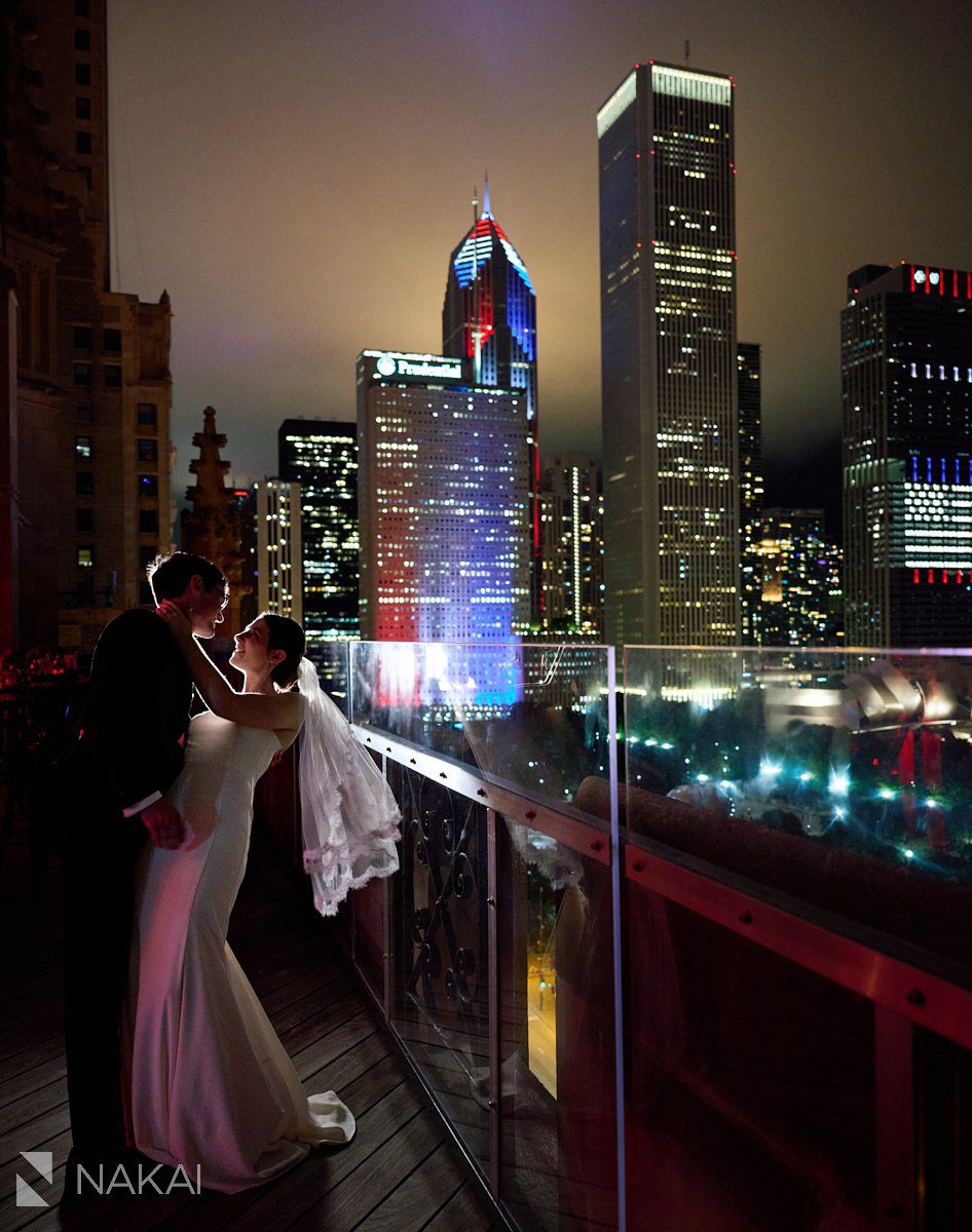 university club of chicago wedding photos rooftop at night